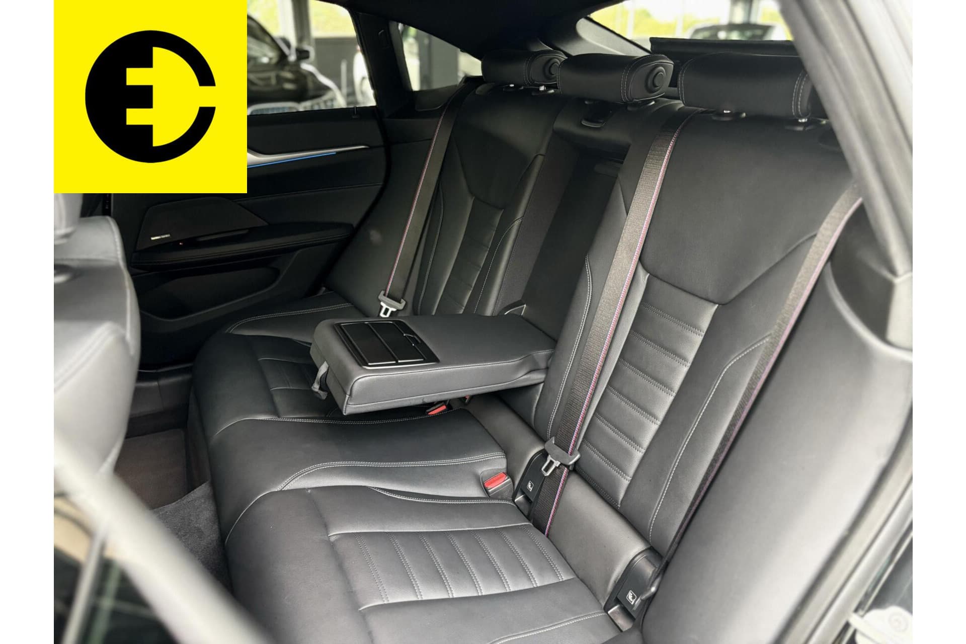 BMW i4 M50 84 kWh | Schuif/kantel dak | Headsup display | stoelverwarming voor en achter – foto 9