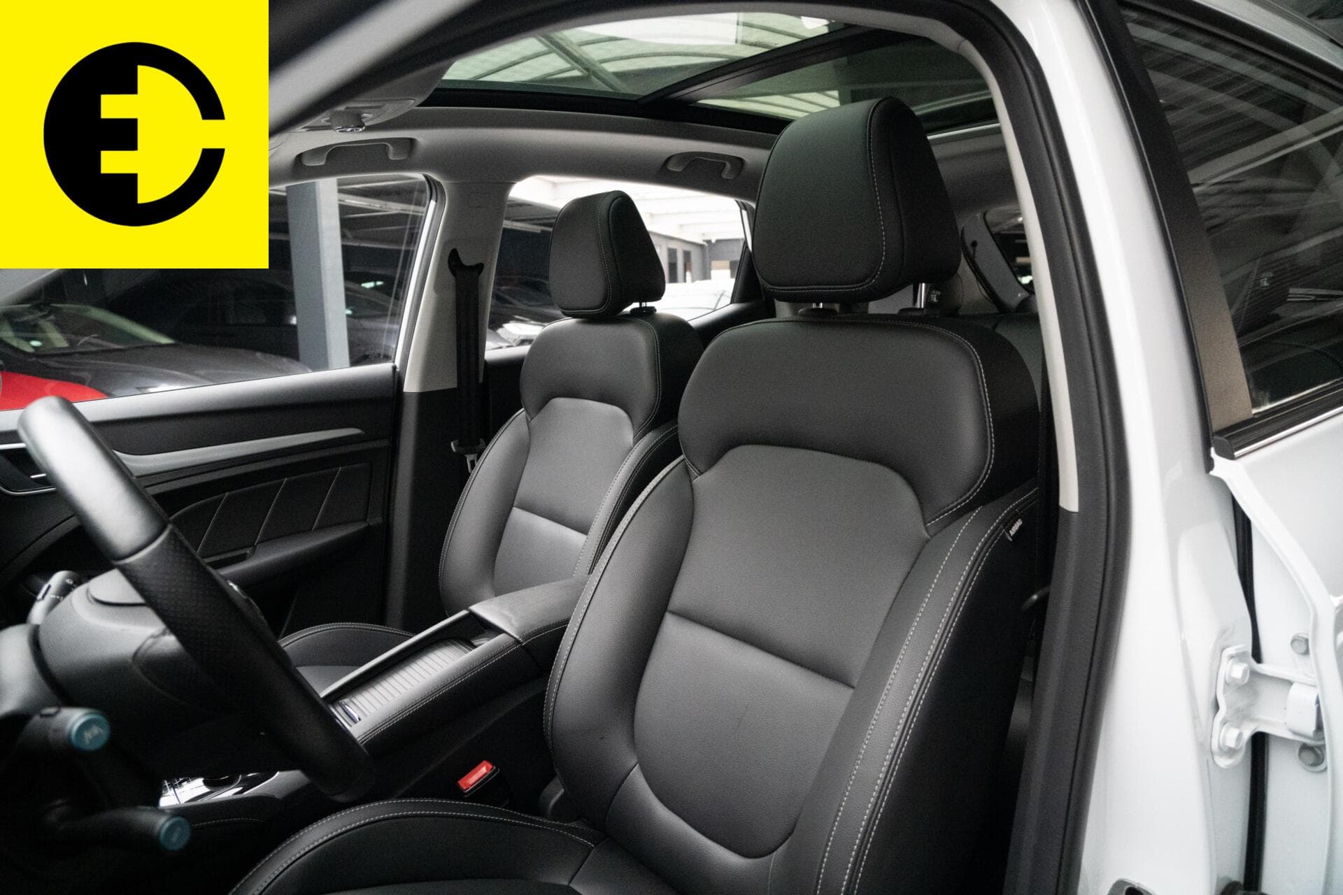 MG ZS EV Luxury 45 kWh | Stoelverwarming | Pano dak | Apple CarPlay / Android auto – foto 4