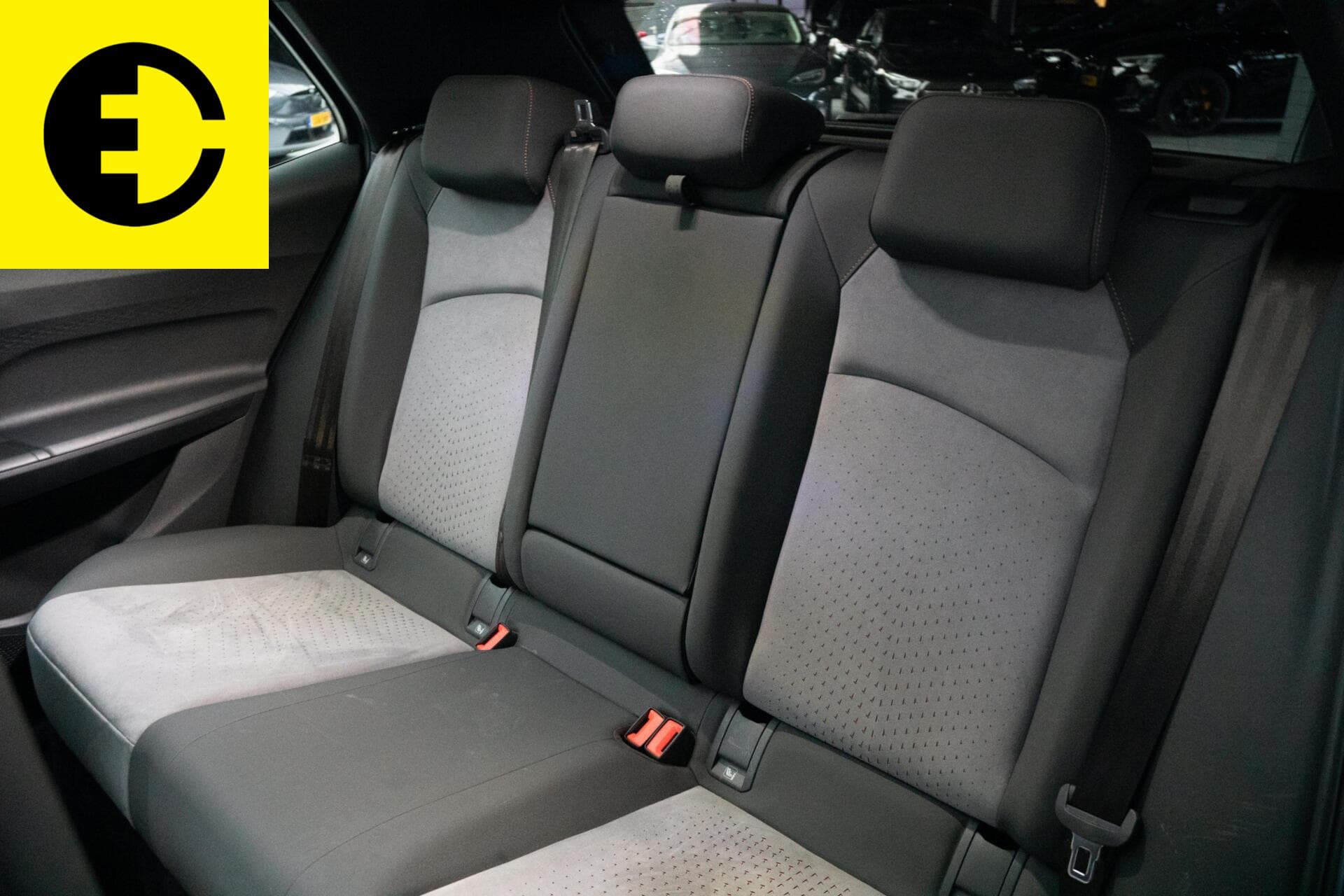 CUPRA Born Business One 62 kWh | 94% SOH | Panorama dak | Stoelverwarming – foto 7