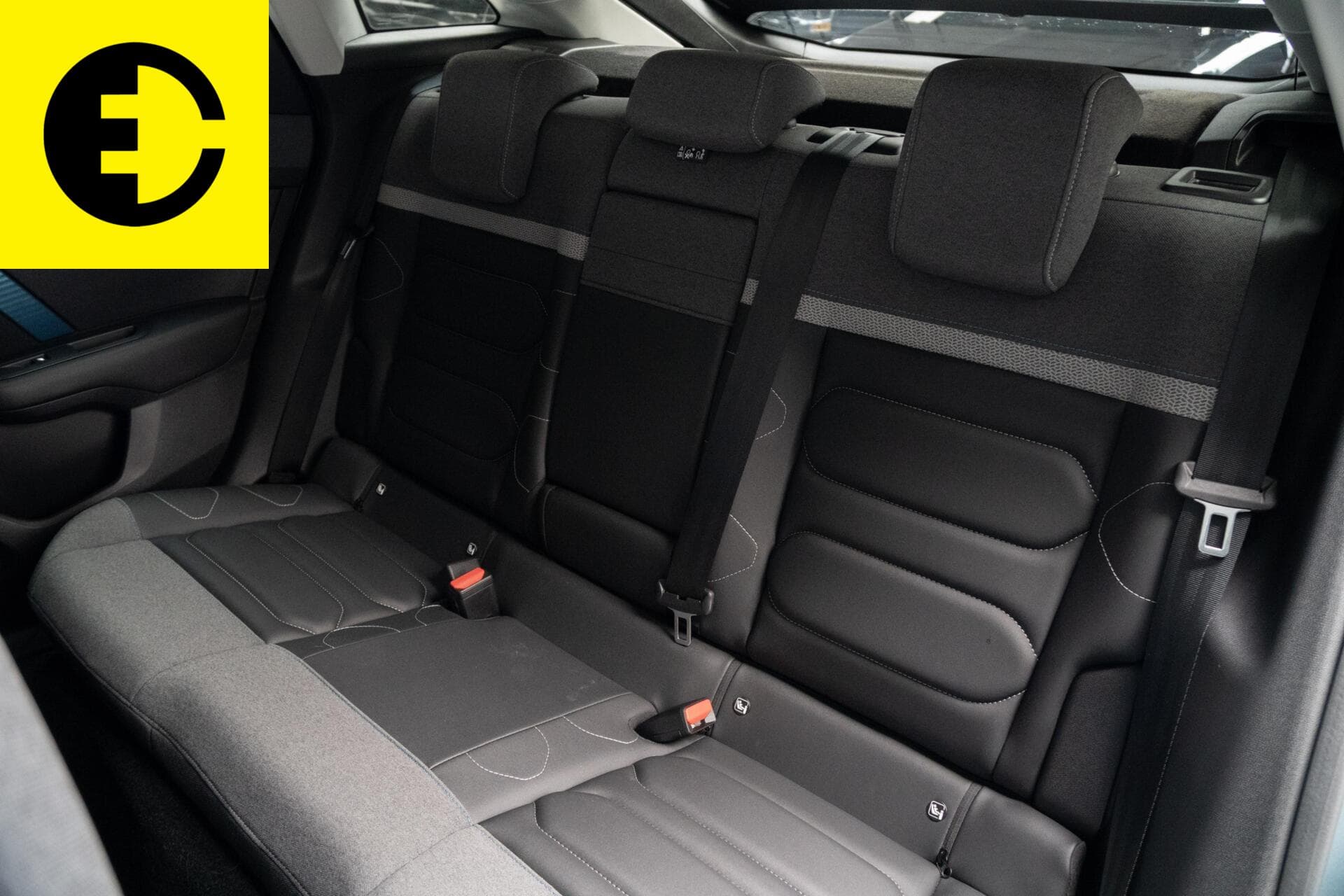 Citroën ë-C4 Shine 50 kWh | Achteruitrijcamera | CarPlay/ Android auto | Parkeersensoren – foto 8