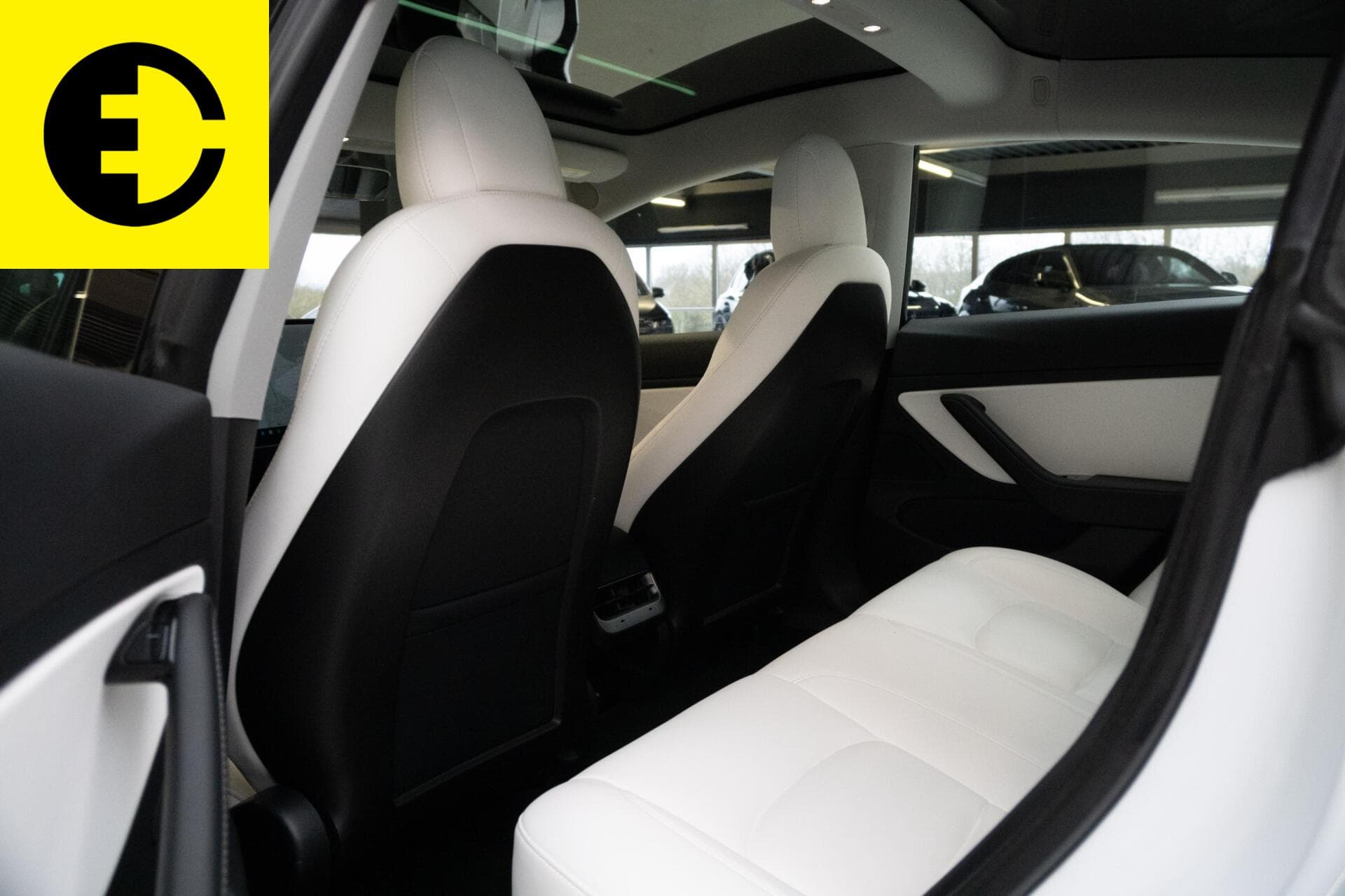 Tesla Model 3 Long Range AWD 75 kWh |92% SOH | Witte bekleding | Premium audio – foto 6