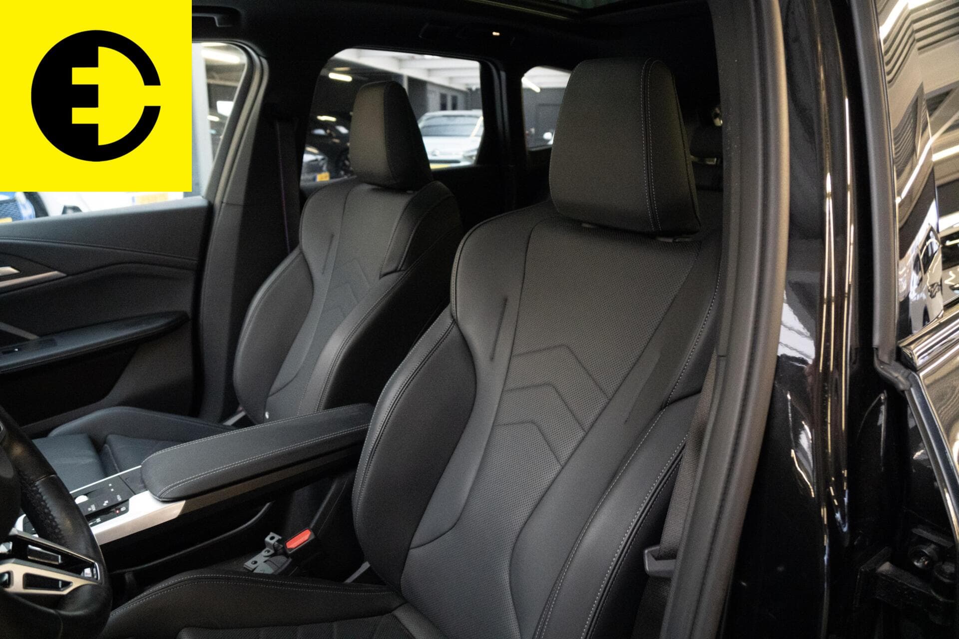 BMW iX1 eDrive20 67 kWh | 99% SOH | Schuif/kantel dak | Incl.BTW – foto 4