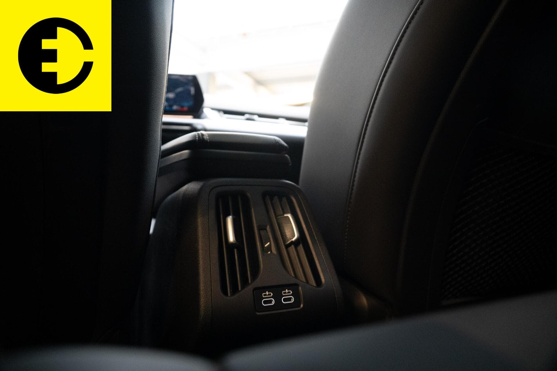 BMW iX1 eDrive20 67 kWh | 99% SOH | Schuif/kantel dak | Incl.BTW – foto 7