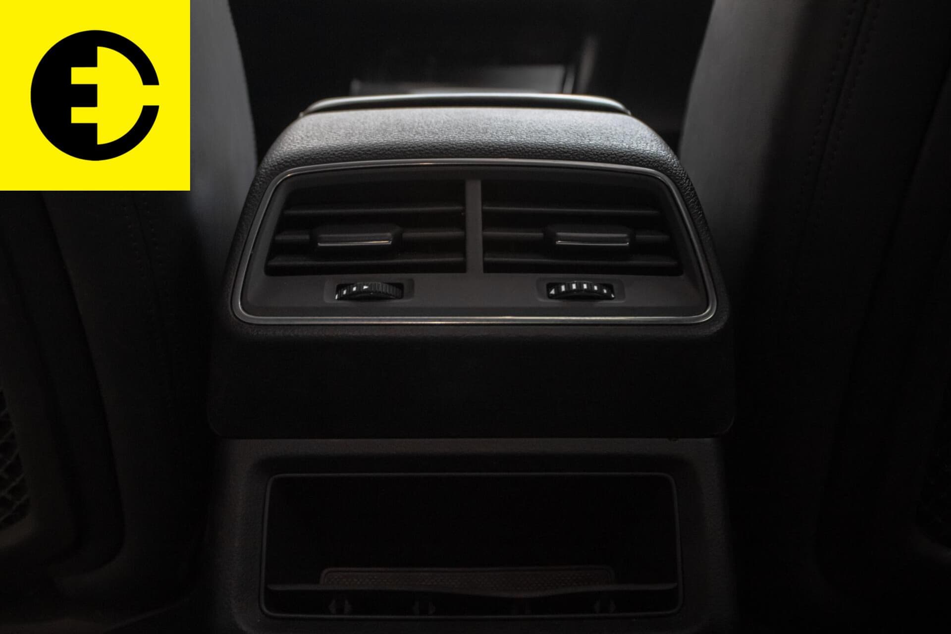 Audi e-tron e-tron 55 quattro advanced 95 kWh | Afneembare trekhaak | Schuif/kantel dak | Stoelverwarming – foto 7