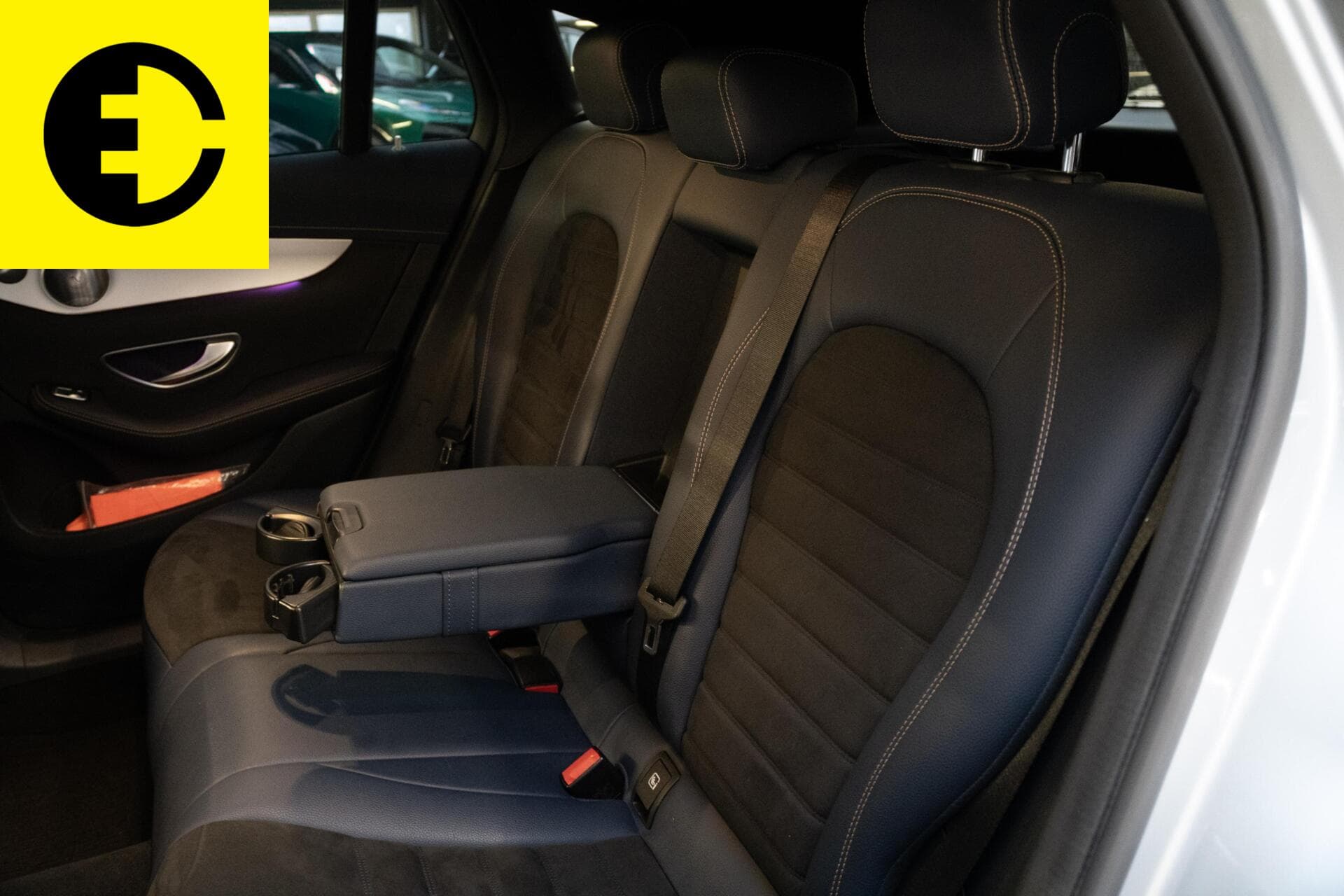 Mercedes-Benz EQC 400 4MATIC Premium Plus 80 kWh | SOH 93,4% | 1886 | Dode hoeksensor | Stoelverwerwarming – foto 9