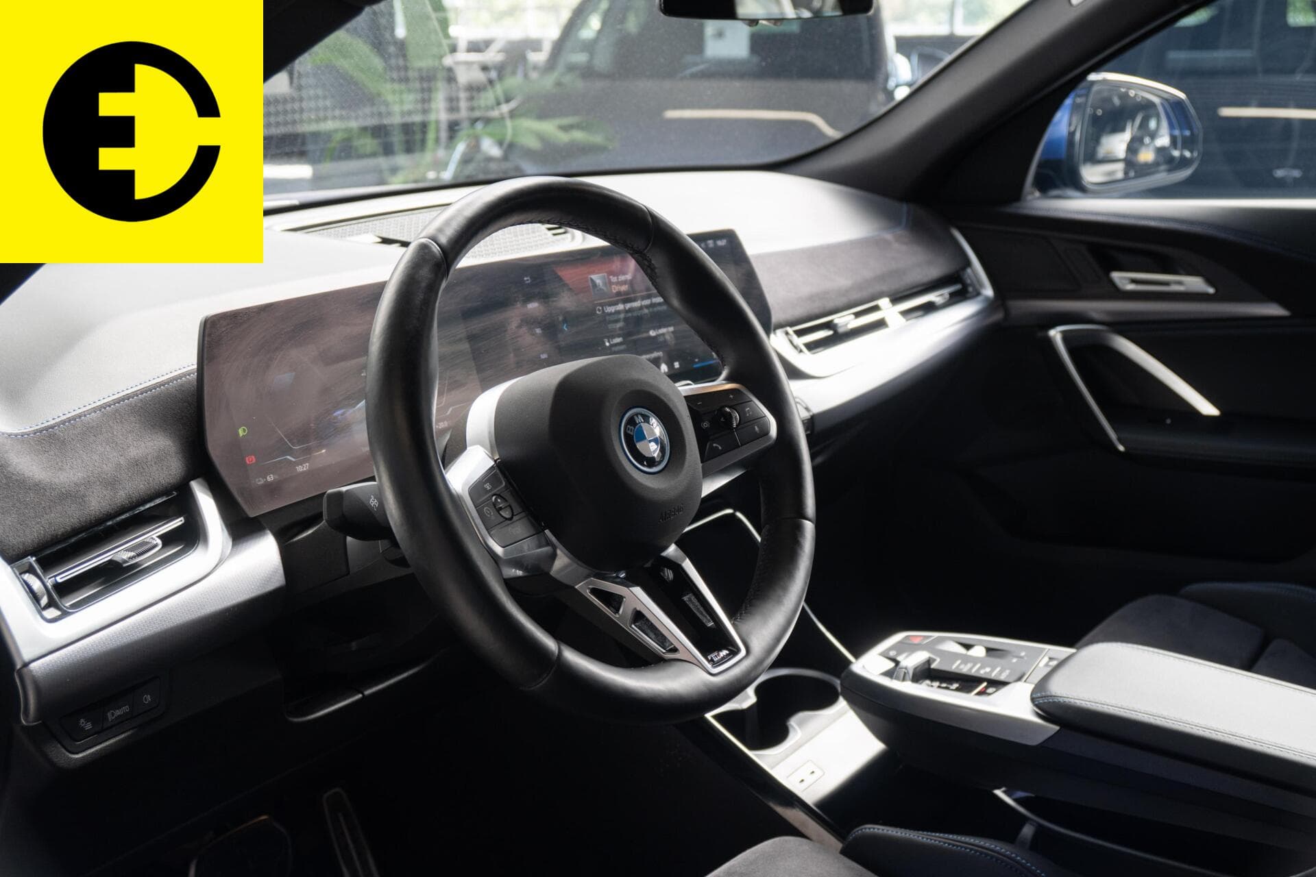 BMW iX2 eDrive20 65 kWh | 96,9% SOH | Alcantara stoelen | Camera – foto 4