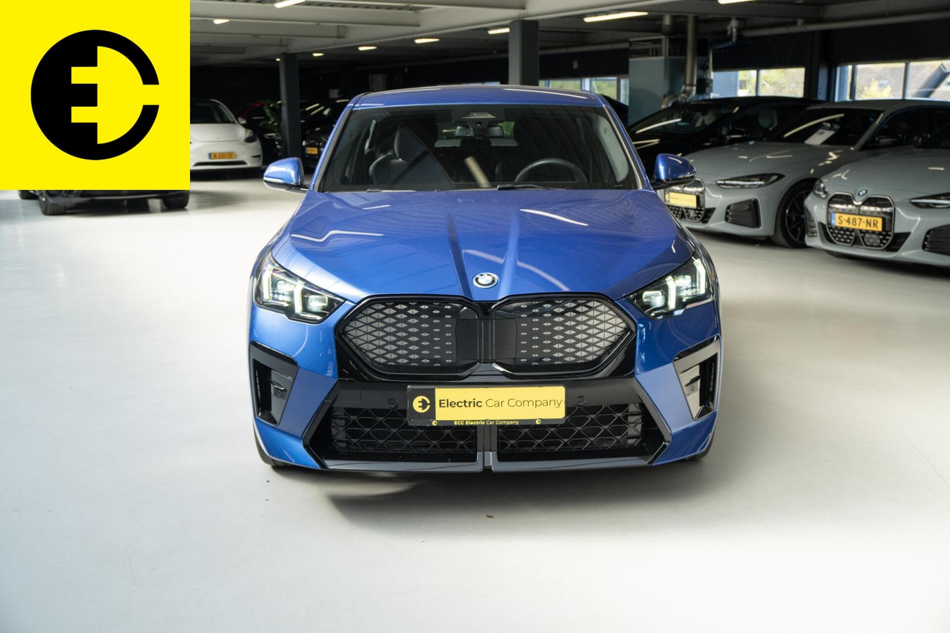 BMW iX2 eDrive20 65 kWh | 96,9% SOH | Alcantara stoelen | Camera – foto 9
