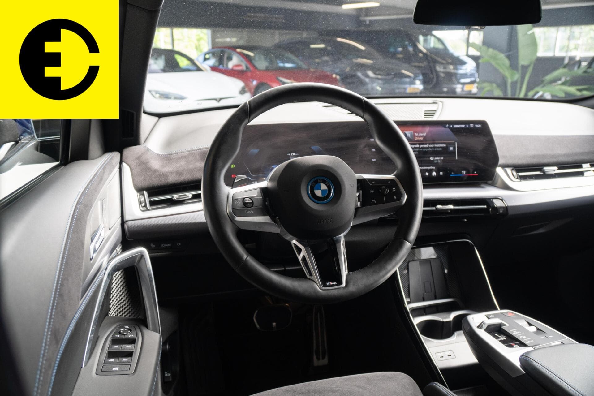 BMW iX2 eDrive20 67 kWh | 96,9% SOH | Alcantara stoelen | Camera – foto 4