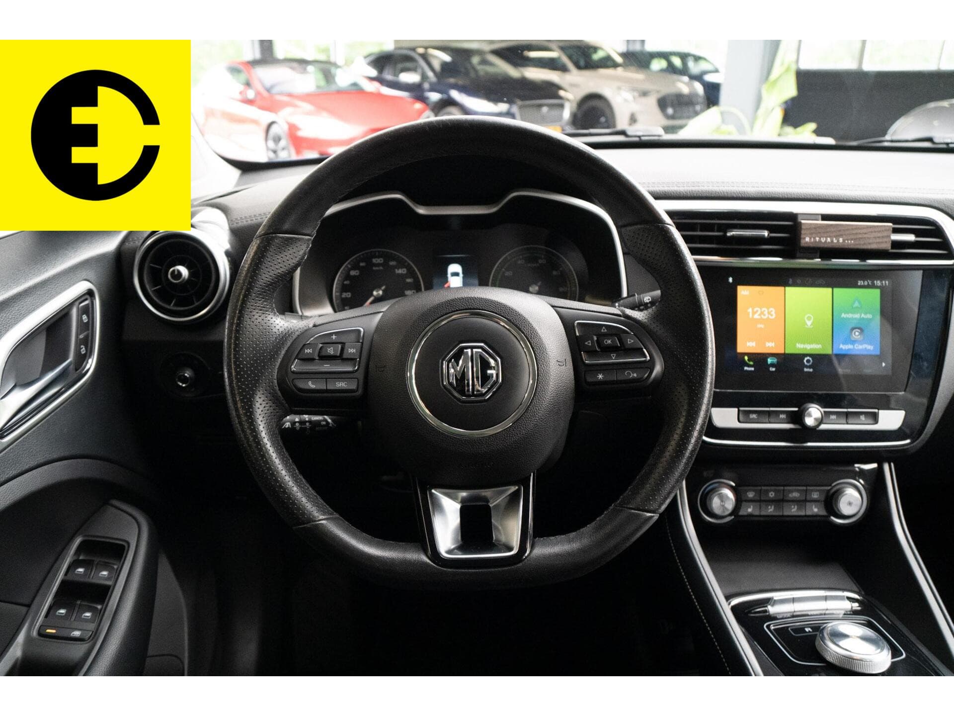 MG ZS EV Luxury 45 kWh | Pano dak | Leder | Stoelverwarming – foto 3