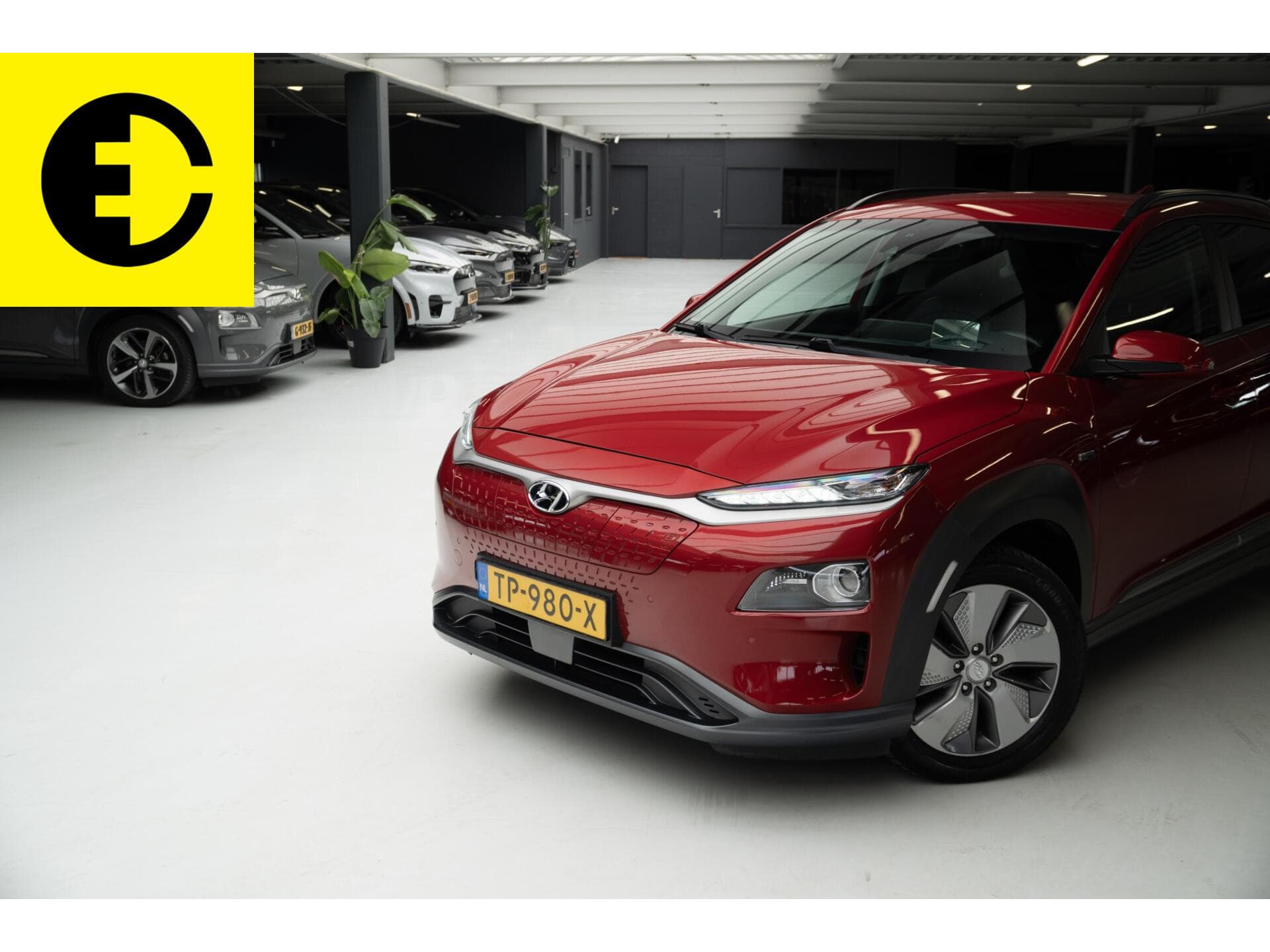 Hyundai Kona EV Premium 64 kWh | SOH 93,4% | Stoelverkoeling | HUD | Stuurverwarming – foto 3