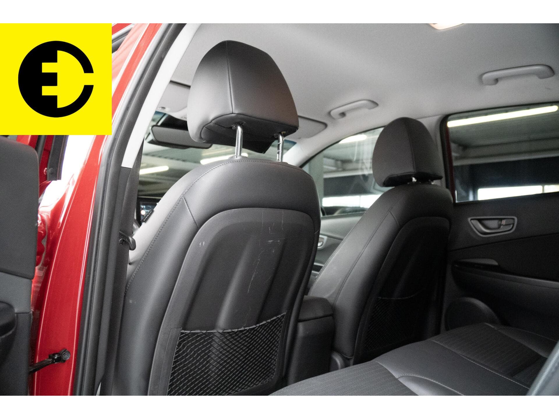 Hyundai Kona EV Premium 64 kWh | SOH 93,4% | Stoelverkoeling | HUD | Stuurverwarming – foto 6