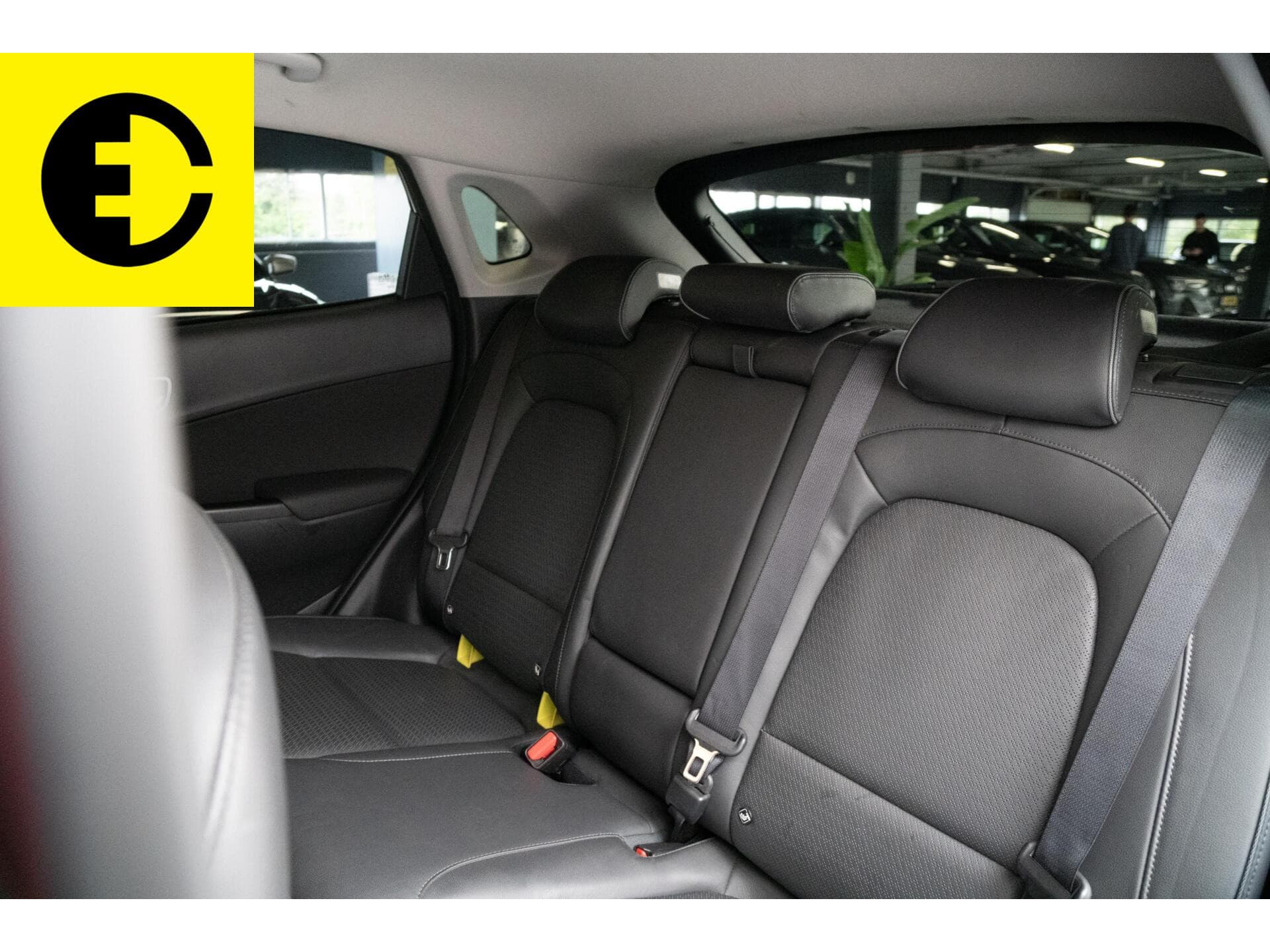 Hyundai Kona EV Premium 64 kWh | SOH 93,4% | Stoelverkoeling | HUD | Stuurverwarming – foto 7